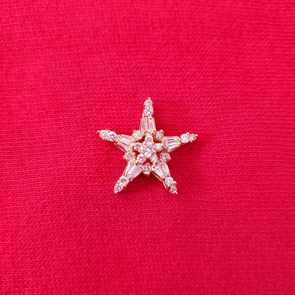 Yellow Gold Round & Baquette DIAMOND Starburst Pendant. Stamped 14K.